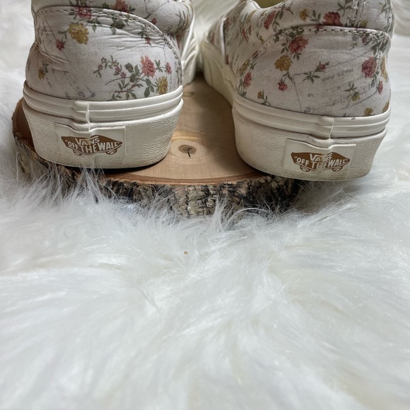 Vans Classic Slip-On Floral Sneakers - Picture 7 of 11